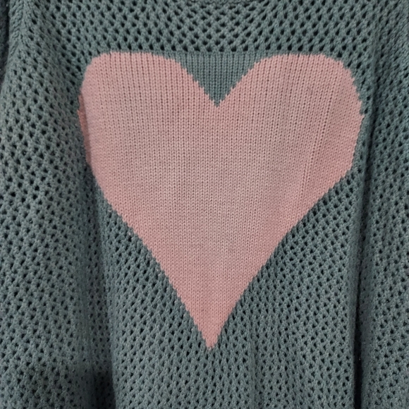 Torrid Pink Heart Gray Crochet Pullover Scrop Neck Sweater in Size 3 / 22-24 - Picture 4 of 12